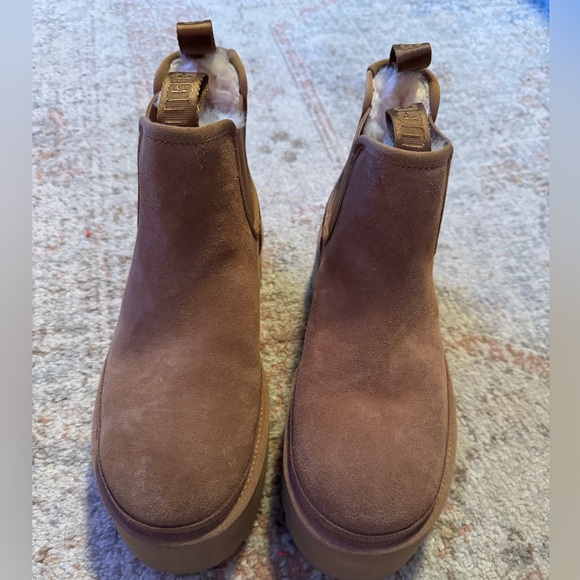 UGG Shoes - Neumel Platform Chelsea - Women’s size 10 - Chesnut - Authentic